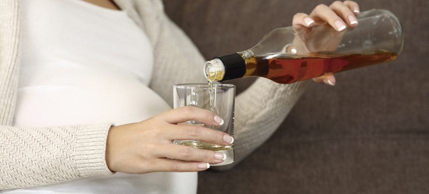 ¿Qué efectos tiene ingerir alcohol durante la lactancia?